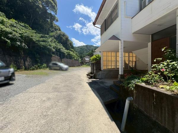 海南市重根　中古戸建の前面道路含む現地写真