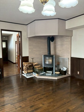 中古住宅　帯広市西7条南24丁目の居間・リビング