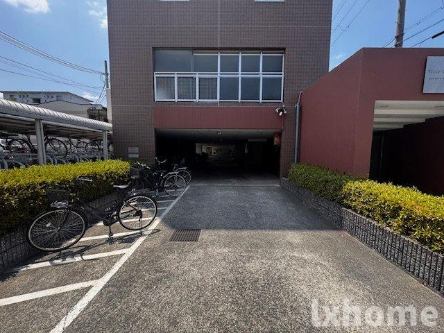 マンション・フォルツーナの駐車場|車をお持ちの方に嬉しい駐車場付きの物件です