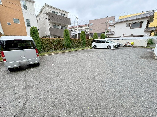 パレエレガンテの駐車場