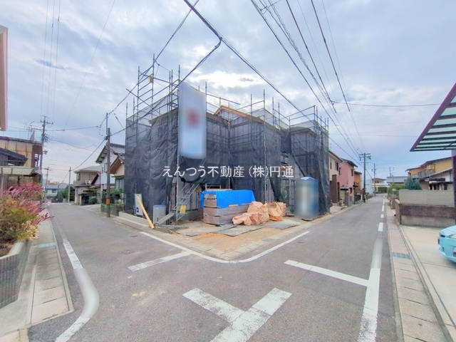 リナージュ幡野町24-1期の前面道路含む現地写真