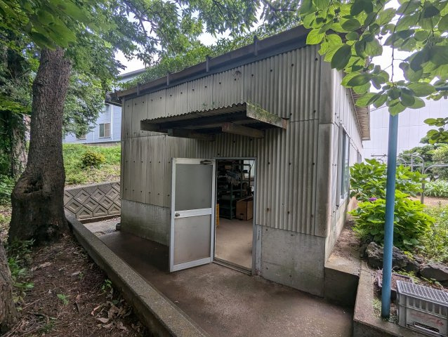 売中古戸建　駿東郡長泉町下長窪のその他|倉庫があります。仕事道具などの収納に便利な大きさです。