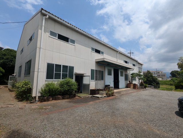 売中古戸建　駿東郡長泉町下長窪の外観|現在、自動車部品工場と住宅が併設しています。そのまま工場としてご利用いただけます。