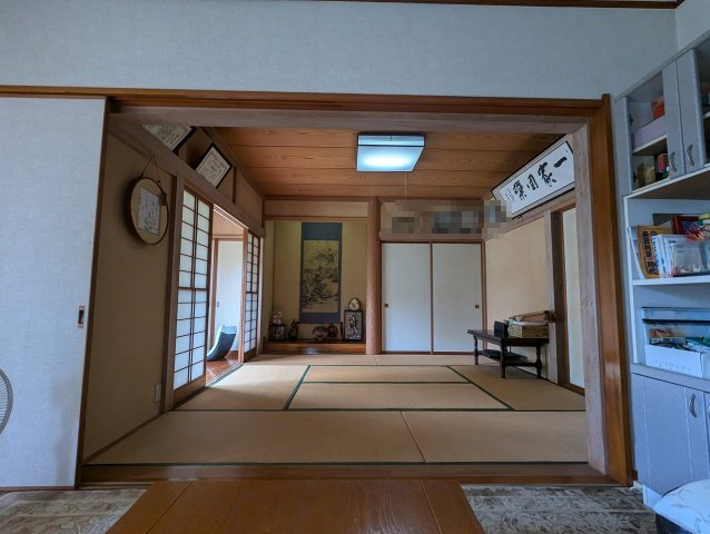 売中古戸建　駿東郡長泉町下長窪の和室|リビング横にあるので食後に気持ち良くお昼寝出来そうですね。押入れがあるので布団をしまっておく事も出来ます。