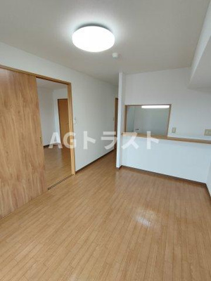 【居間・リビング】 | ラホォーレロジュマン | 使いやすいリビングです