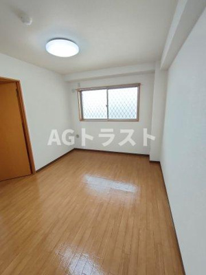 【寝室】 | ラホォーレロジュマン | こちらの居間で趣味の時間をお楽しみください