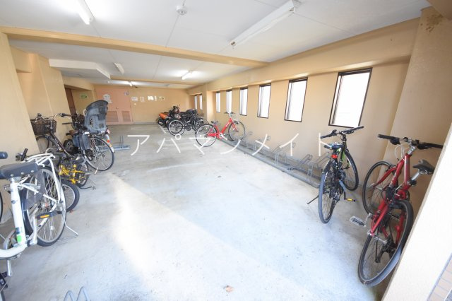 【その他共用部分】 | グランドエンブレム横浜 | 駐輪場です