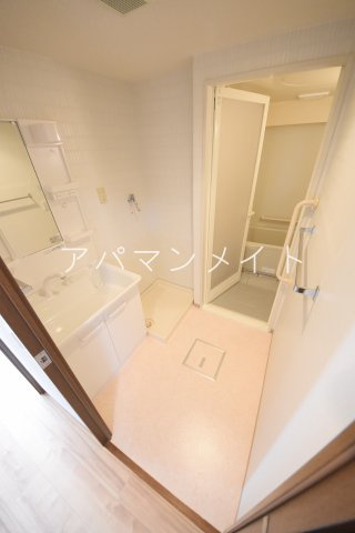 【設備】 | グランドエンブレム横浜 | 洗濯機置場です