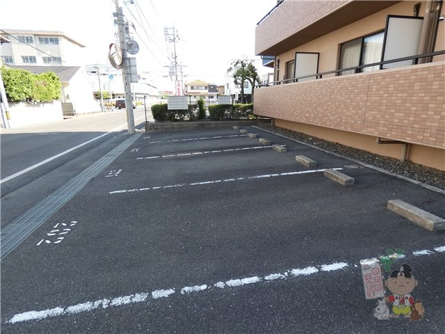 ＢＩＲＴＨ　ＣＨＡＭの駐車場