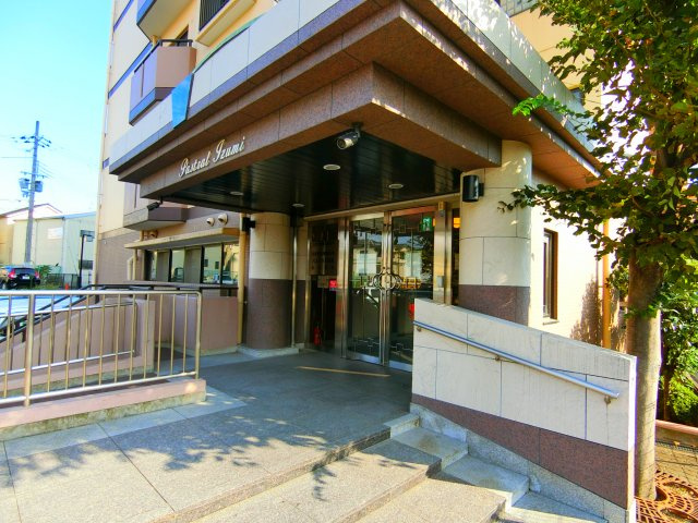 パストラル和泉のエントランス