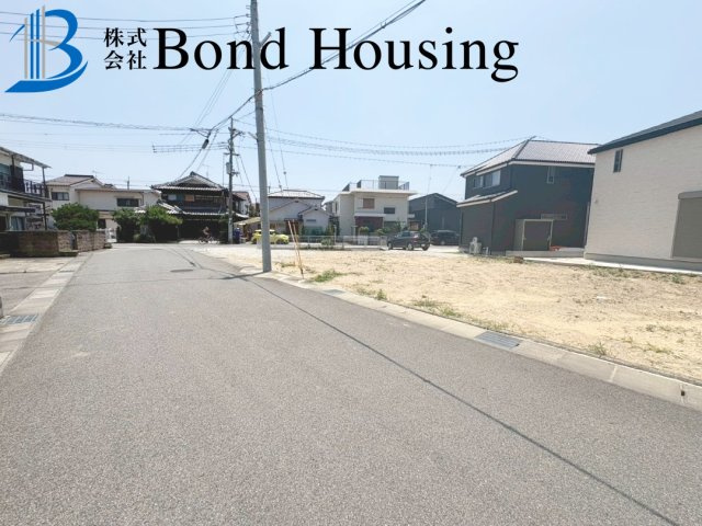 駐車２台 北東角地 WIC付 明石市沢野２丁目2号棟　新築戸建の前面道路含む現地写真