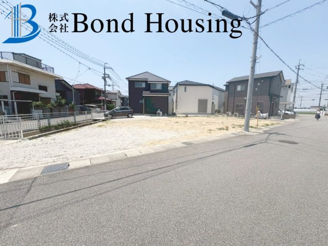 駐車２台 北東角地 WIC付 明石市沢野２丁目2号棟　新築戸建の前面道路含む現地写真