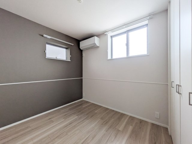 尼崎市南塚口町２丁目のマンションの洋室