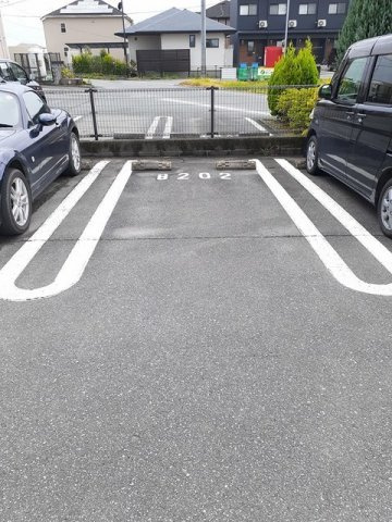 三井郡大刀洗町大字下高橋のアパートの駐車場|車をお持ちの方に嬉しい駐車場付きの物件です