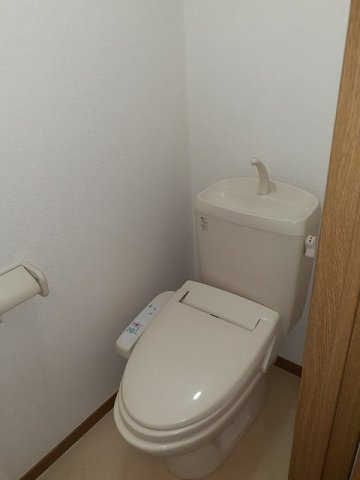 三井郡大刀洗町大字下高橋のアパートのトイレ|コンパクトで使いやすいトイレです