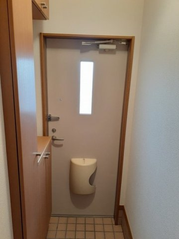 三井郡大刀洗町大字下高橋のアパートの玄関|毎日通る玄関はこちらです