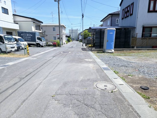 八戸市江陽1丁目の前面道路含む現地写真