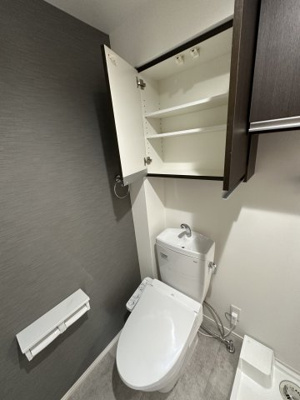 【トイレ】 | ベイハウス金沢文庫 | 温水洗浄便座付き＆便利な収納付きです♪