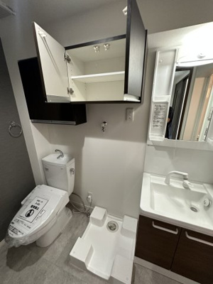 【洗面所】 | ベイハウス金沢文庫 | 洗面所に独立洗面台・トイレ・室内洗濯機置場があります！