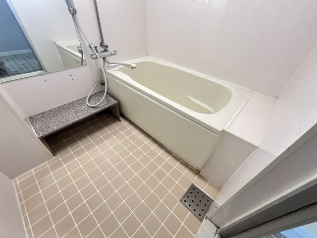 光明台ハイタウン2号棟の浴室