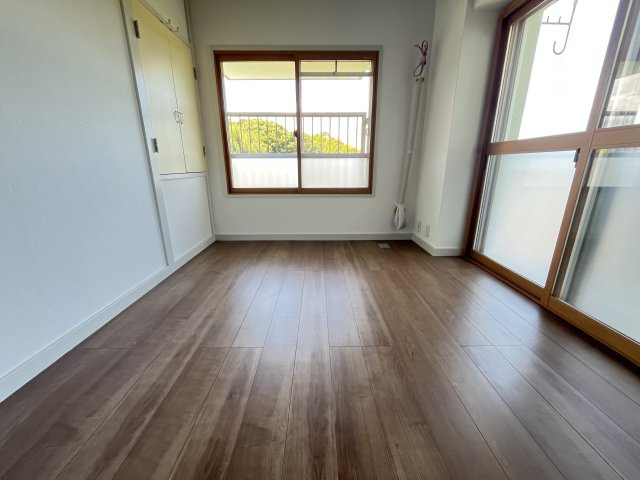 光明台ハイタウン2号棟の洋室