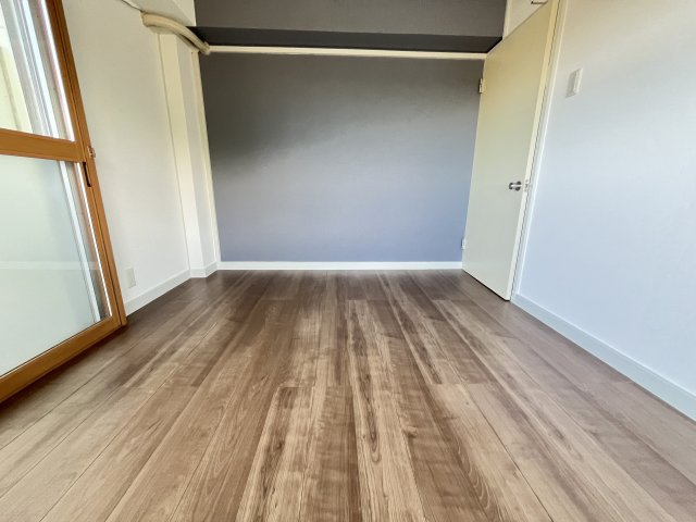 光明台ハイタウン2号棟の洋室