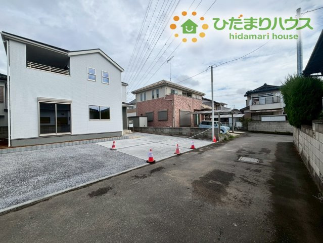 鴻巣市人形　新築一戸建て　リーブルガーデン　01の前面道路含む現地写真