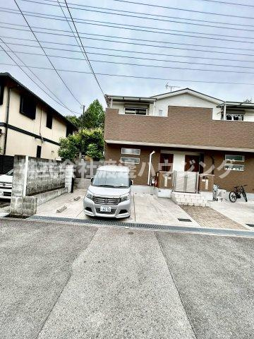 佐竹台3丁目テラスハウスの駐車場