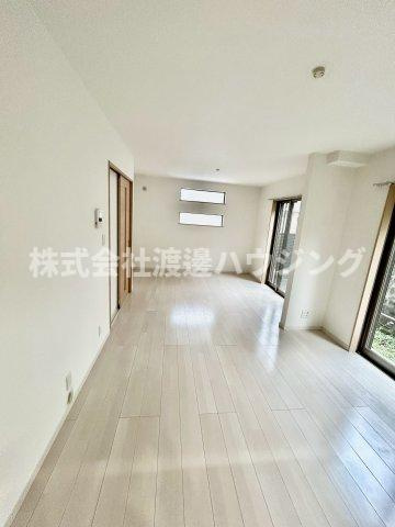 佐竹台3丁目テラスハウスの居間・リビング