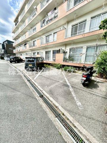 コーポ南千里の駐車場