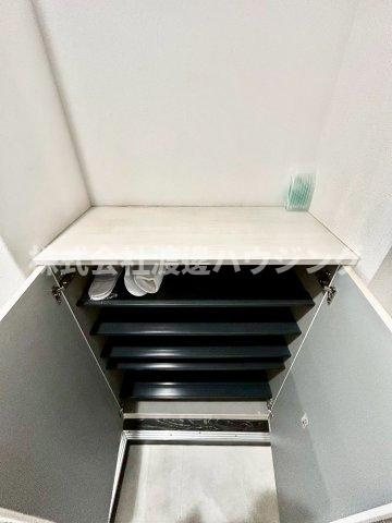 コーポ南千里の収納|下駄箱付き