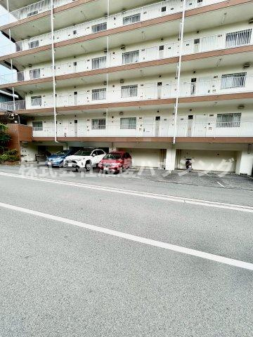 コーポ南千里の駐車場