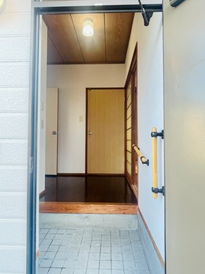 栄団地の玄関