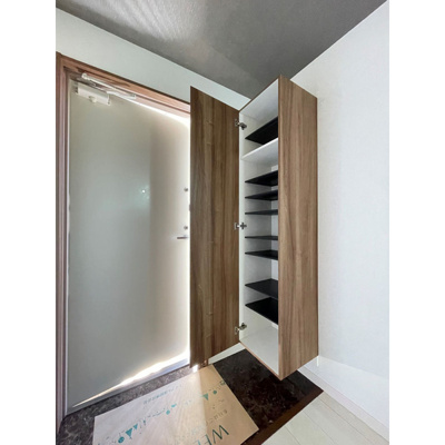 【玄関】 | シャンテ・ベルジュ | 収納もある玄関です