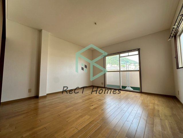 八丈グランドハイツNの居間・リビング