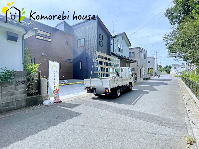 上尾市小泉6丁目　新築一戸建て　ブルーミングガーデン　01の前面道路含む現地写真|6/28撮影