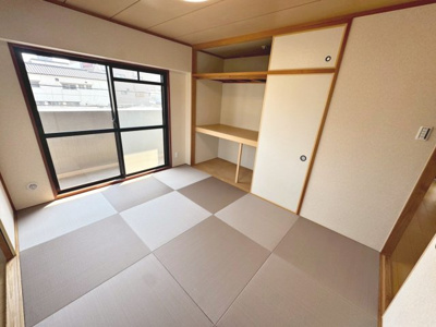 【和室】 | グラン・コート堺ザビエル公園東 | 【和室ありますよ】一息つく時の癒しの空間や客間にも使えますね♪リビングの横にあるので、お子様のお昼寝場所にも良いですね♪