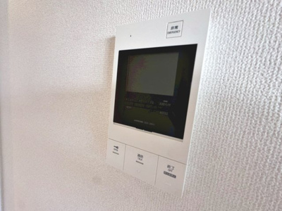 【防犯設備】 | グラン・コート堺ザビエル公園東 | ＴＶモニター付きインターホンですので、突然の来客時にも外の様子が確認できて安心です♪