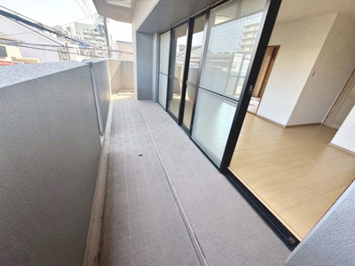 【バルコニー】 | グラン・コート堺ザビエル公園東 | ２面引き回しバルコニーです！開放感のあるバルコニーです♪お洗濯も楽々快適に干せますよ♪ゆとりのあるバルコニーですので、ガーデニングや家庭菜園も楽しめますね♪