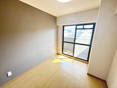 【洋室】 | グラン・コート堺ザビエル公園東 | 【洋室】クロス張替済！室内が明るくなりますね！爽やかな気分でお過ごしいただけますよ！