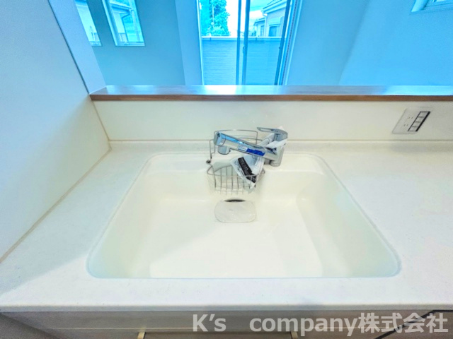 ◎茅ヶ崎市香川5丁目　新築戸建　1号棟のキッチン|白のシンクは清潔感があります♪