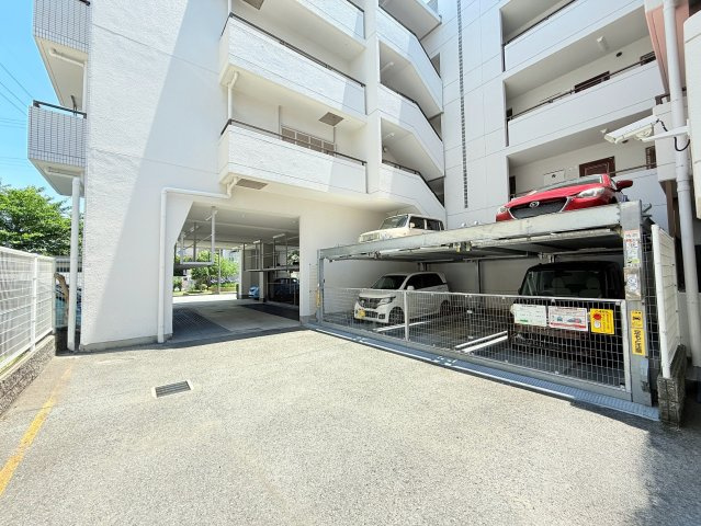 グランドヴィラ西宮の駐車場|駐車場