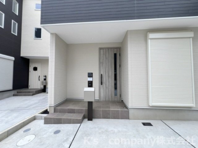 ◎茅ヶ崎市香川5丁目　築未入居戸建　2号棟の玄関|シンプルでまとまりのある玄関外スペース☆