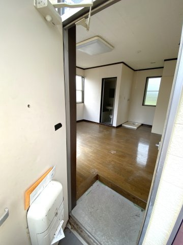 グランディハイツ九十九里E棟の玄関
