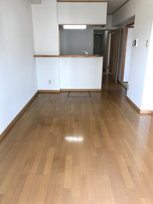 【居間・リビング】 | 花水木ＫⅠ | こちらのリビングで趣味の時間をお楽しみください