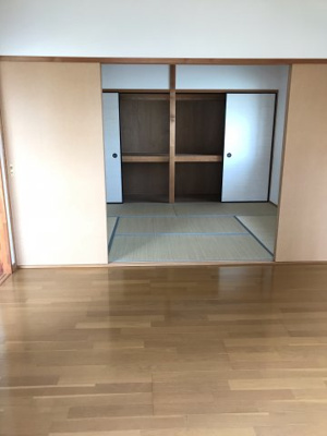 【内装】 | 花水木ＫⅠ | 明るい色調の室内です