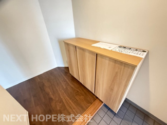 【玄関】 | 伊丹パーク・ホームズ | 玄関にはシューズBOXが設けられております♪