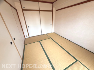 【和室】 | 伊丹パーク・ホームズ | 和室６帖です♪足を伸ばして寛げる居室です！奥行のある天袋付き押入れが設けられております！！