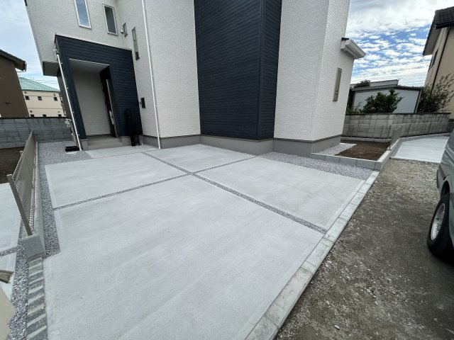 新築　高崎市下小鳥町2期　GRAFARE　2号棟の駐車場|現地写真　駐車スペースは並列2台分可能です！
