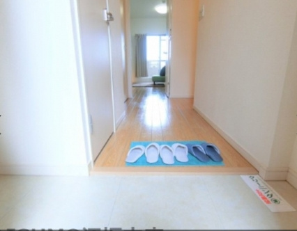 サンロワール江坂の玄関